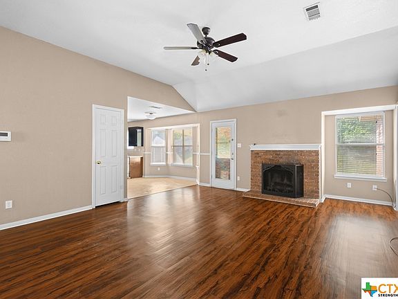 3rd image of 303 W Blancas Dr