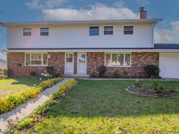 180 Ridge COURT, Pewaukee, WI 53072
