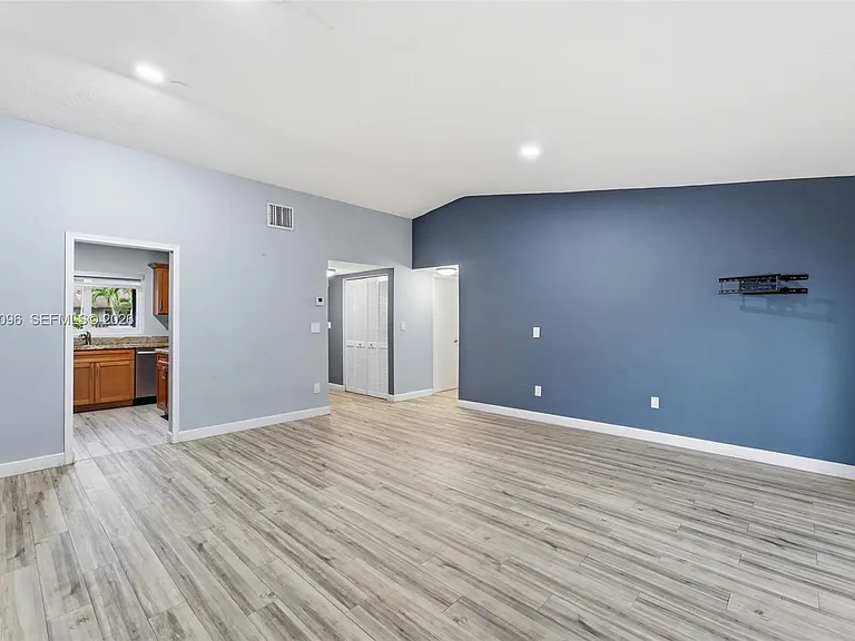 11601 SW 123rd Ave — Photo 9