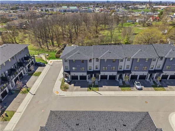 51 Sparrow Ave #15, Cambridge, ON N1T 0E5