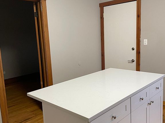 3rd image of 837 N Maplewood Ave APT 3