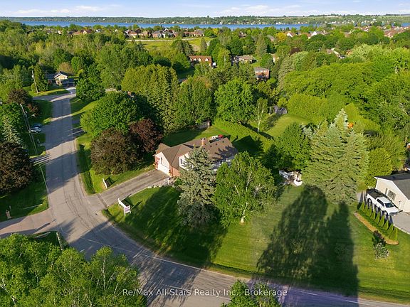 3rd image of 4 Circle Dr