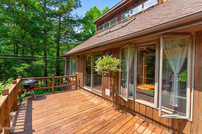 4th image of 178 Blodgett Hill Road