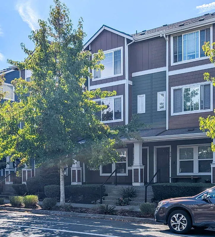 2 bed, 2.5 bath, 1184 sqft, $2,700 — Photo 2