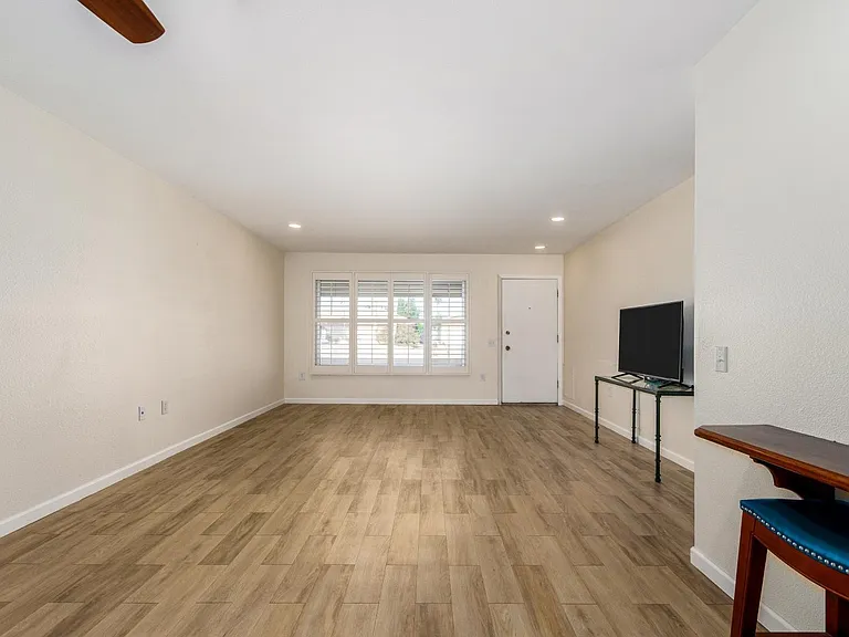 13023 W Beardsley Rd — Photo 3