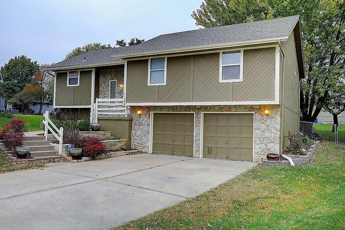 4 bed, 1700 sqft, $2,250 — Photo 2