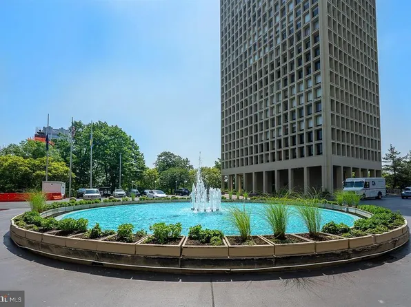 210 Locust St APT 9F, Philadelphia, PA 19106