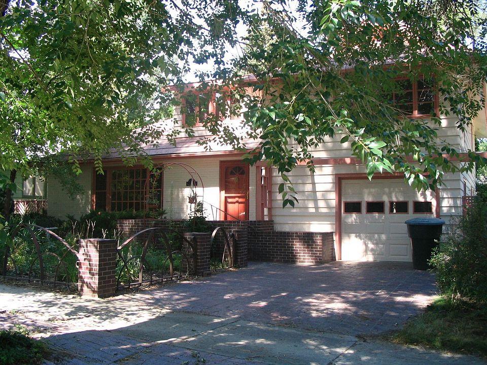 Beautiful Downtown Bungalow