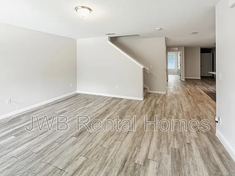 1209 Ellis Rd S — Photo 6
