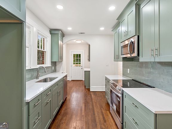 3rd image of 443 Burlington Rd NE