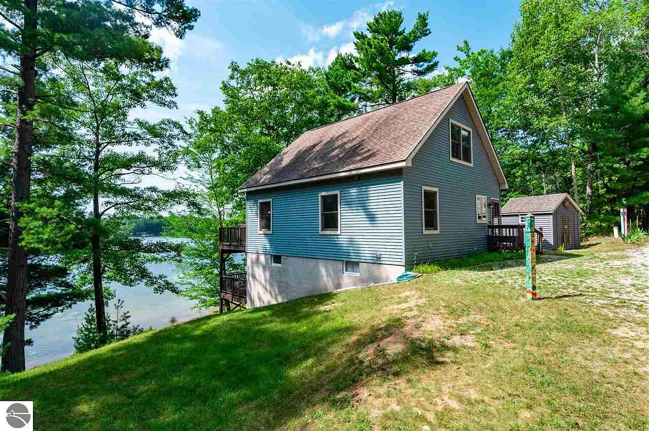 924 Rennie Lake Rd, Traverse City, MI 49696 Zillow