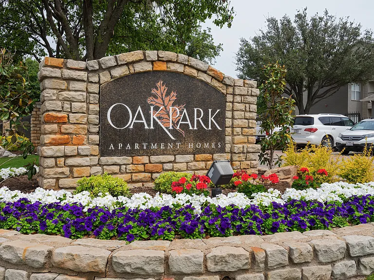 Oak Park Apartments Property Sign