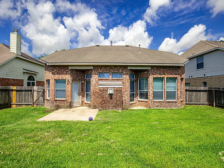6411 Virginia Fields Dr — Photo 32