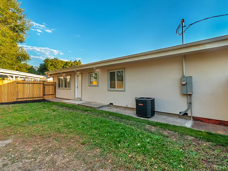 1317 E Brookshire Dr #1 — Photo 15