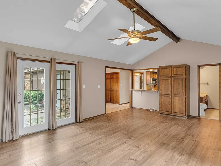 2321 W Louisville St — Photo 11
