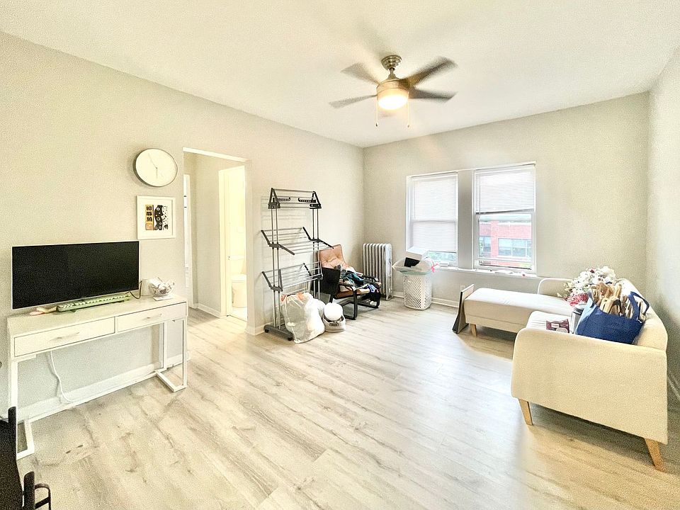 1st image of 7620 N Sheridan Rd #2