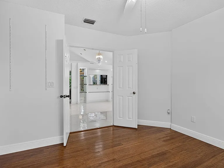 7087 NW 78th Pl — Photo 7