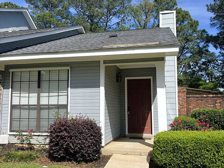 5900 Grelot Rd #101 — Photo 1