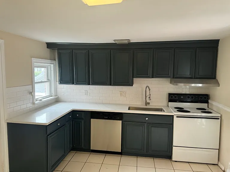 47 Oak St #B — Photo 1