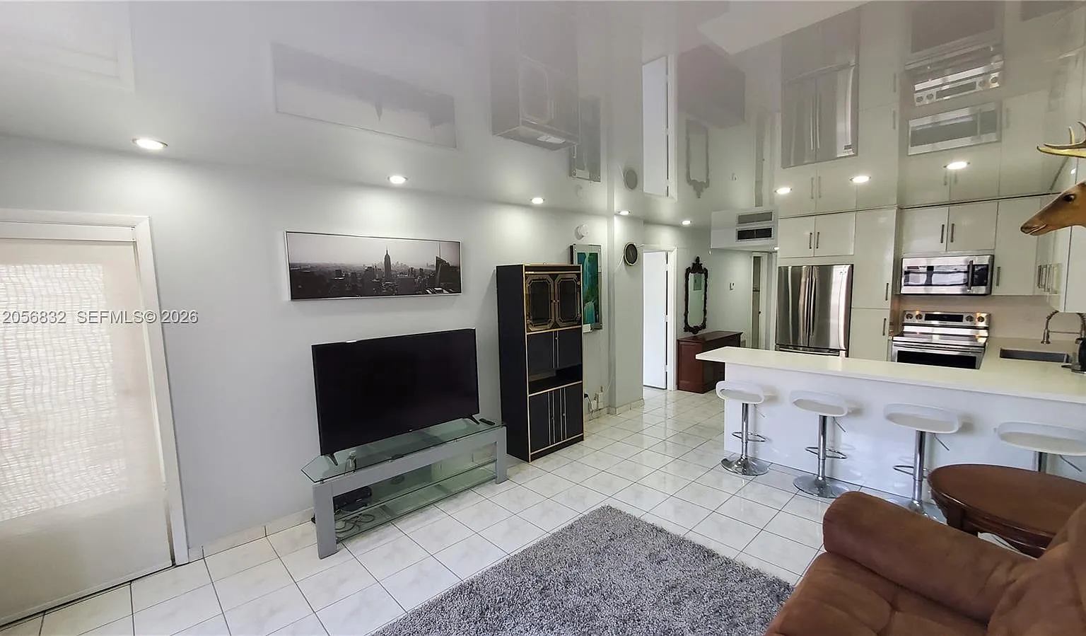 Plaza Towers South Condo — Photo 2