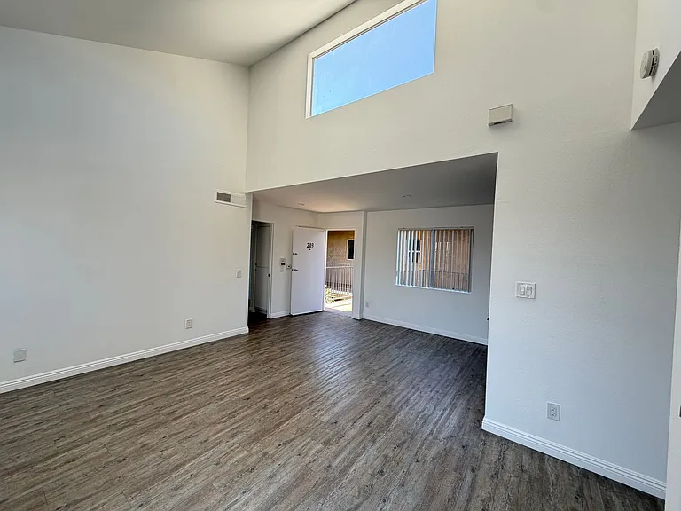 Midvale Los Angeles Apartments LLC — Photo 13