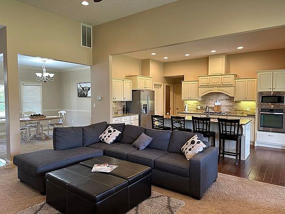 5th image of 308 Westbrook Ct