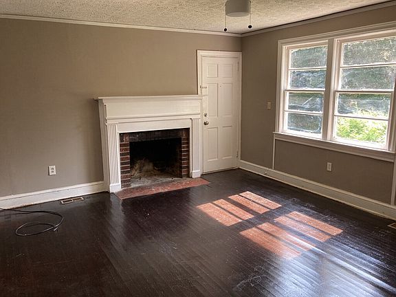 3rd image of 130 Crosby Cir