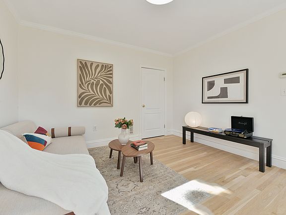 3rd image of 94 Cushing St Unit 3