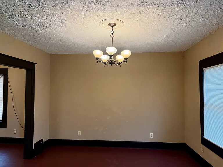 1820 Clarendon Ave — Photo 6