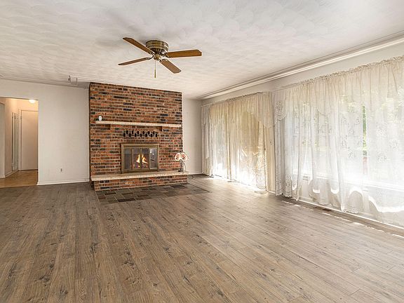 5th image of 10700 Miller Dr