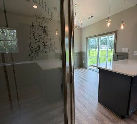 4th image of 100 Lynn Ln