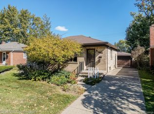 500 N Leona Ave, Garden City, MI 48135