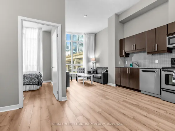 18 Harbour St, Toronto, ON