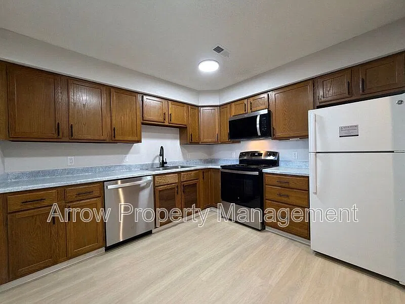 515 W Saunders Ave #4