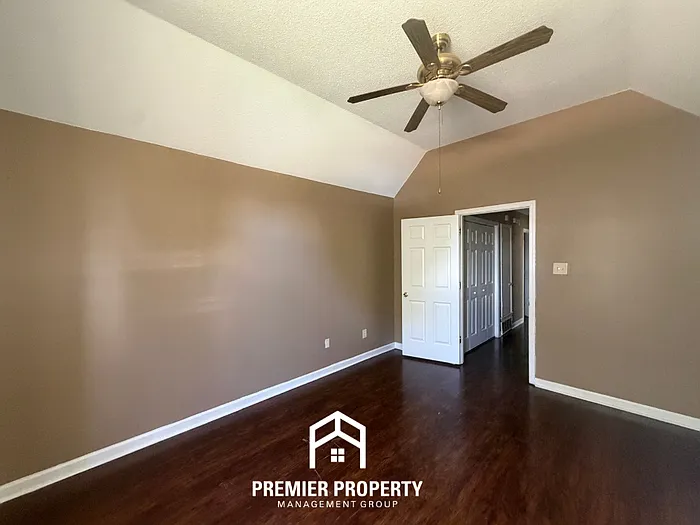 3755 Clarion Dr — Photo 10