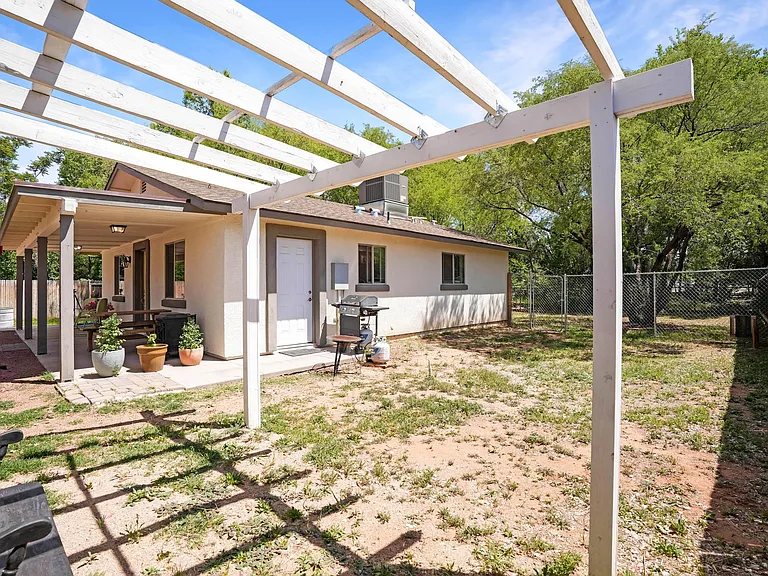 263 E Hollomon St — Photo 32
