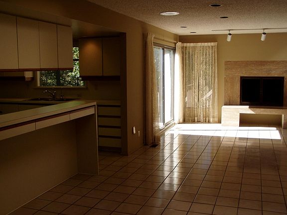 5th image of 5783 Fox Hollow Ct