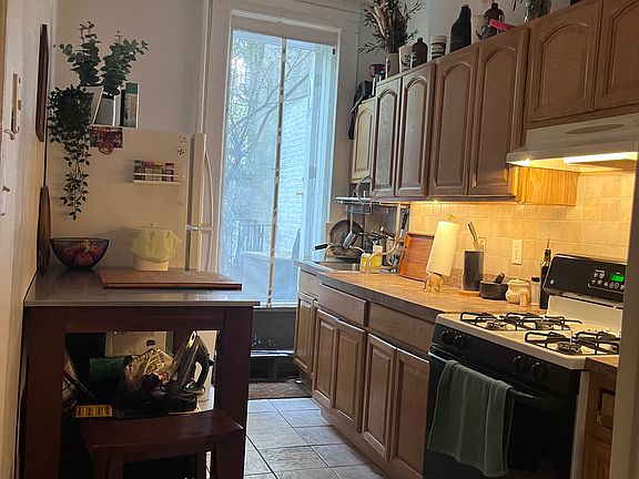 3rd image of 831 Union St APT 1