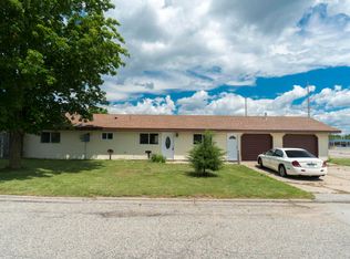 21 Orchard Dr NW, Sparta, MI 49345