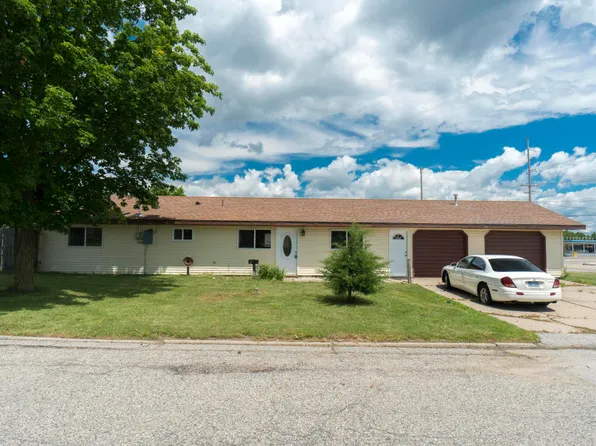 21 Orchard Dr NW, Sparta, MI 49345