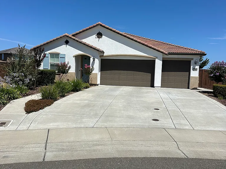 9917 Lorae Way — Photo 1
