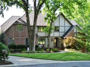 8329 Maplewood Dr, Lenexa, KS 66215