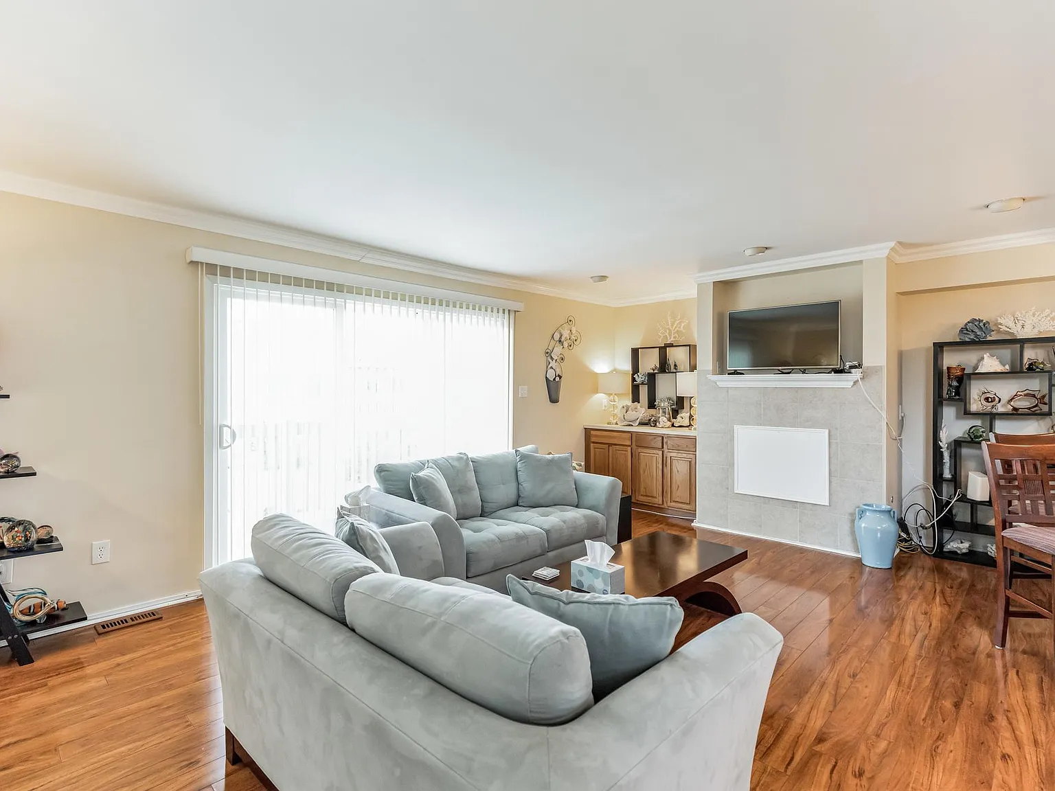 3 bed, 3.5 bath, 2260 sqft, $12,000 — Photo 4