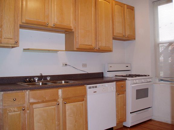 2nd image of 2450 N Southport Ave APT 301