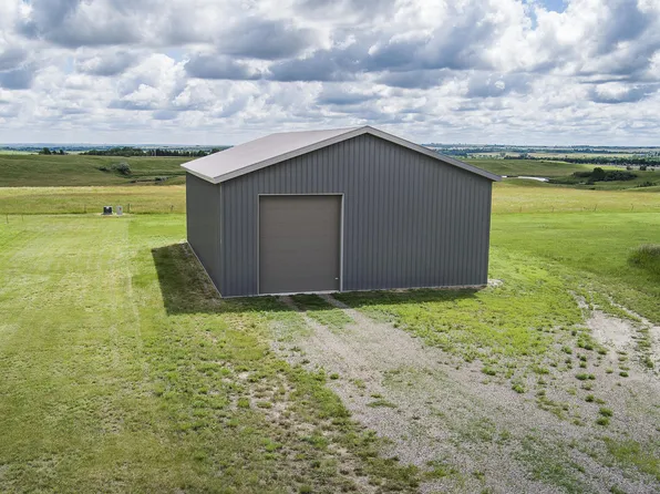 674 Harmony Loop, Hazen, ND 58545