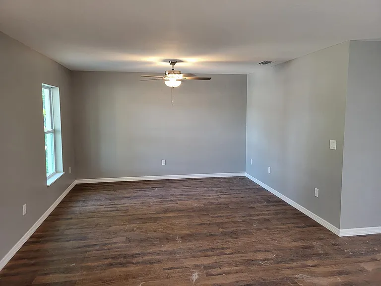 1054 SE Mills Ave — Photo 4