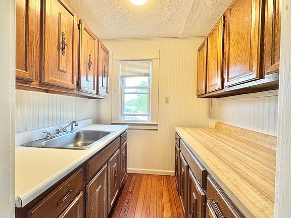 4th image of 51 Rosemont St