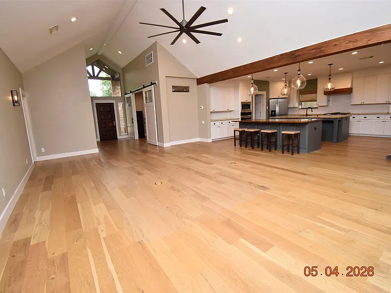 421 Creekside Dr — Photo 5