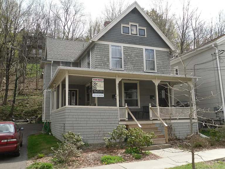 207 Linn St #2 — Photo 1