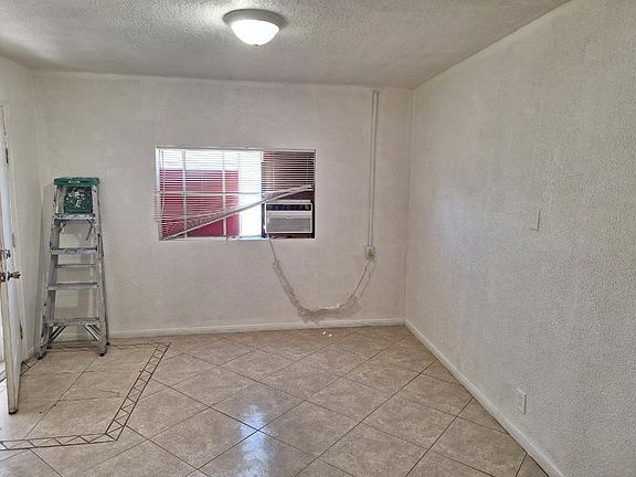 3rd image of 5641 Bend St #C